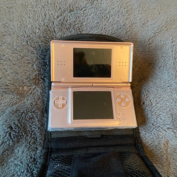 Nintendo DS Lite Pink and Black Storage Case - Picture 4 of 8